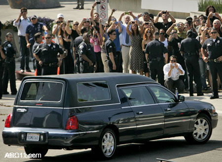 michael_jackson_memorial003