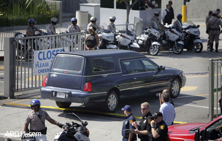 michael_jackson_memorial004