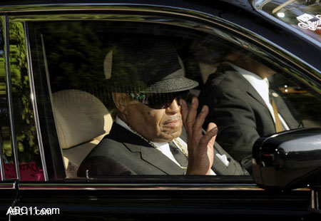 michael_jackson_memorial028