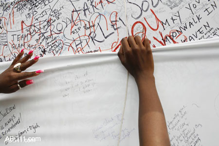 michael_jackson_memorial035