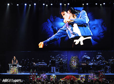 michael_jackson_memorial037
