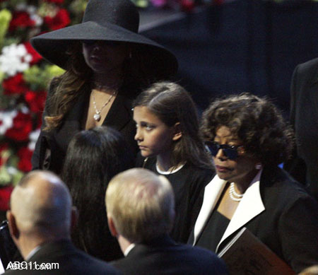 michael_jackson_memorial044
