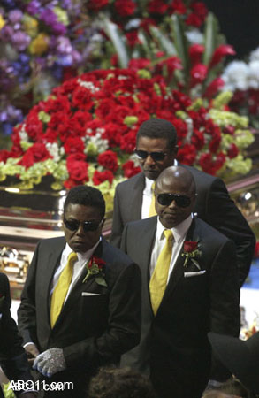 michael_jackson_memorial050