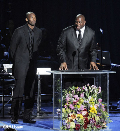 michael_jackson_memorial054