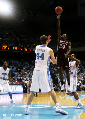 UNC_v_NCCU_basketball011