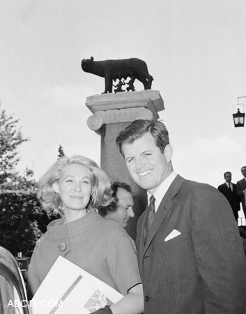 Life_of_Ted_Kennedy_Pictures_007