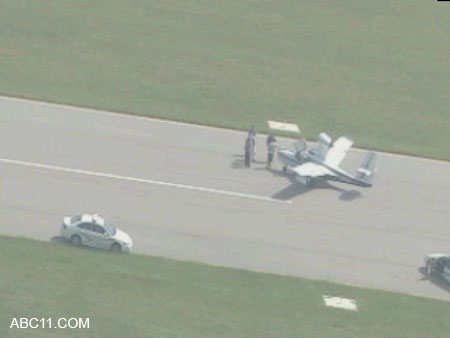 Emergency_Landing_RDU_015